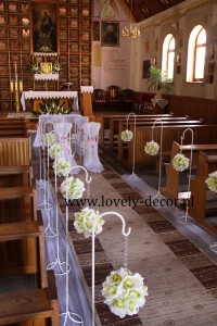 dekoracje ślubne kościoła